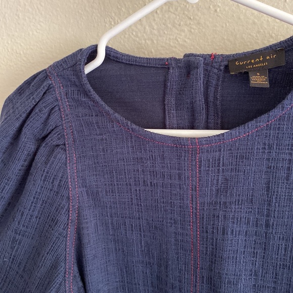 Soft top with puffed sleeves. Cute button back. - Picture 3 of 6